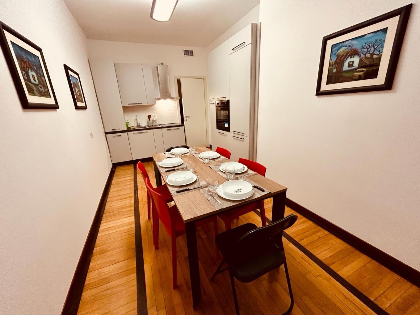 Kibilu - Via Medaglie D'Oro Centro Citta Con Parcheggio Lägenhet Varese Exteriör bild