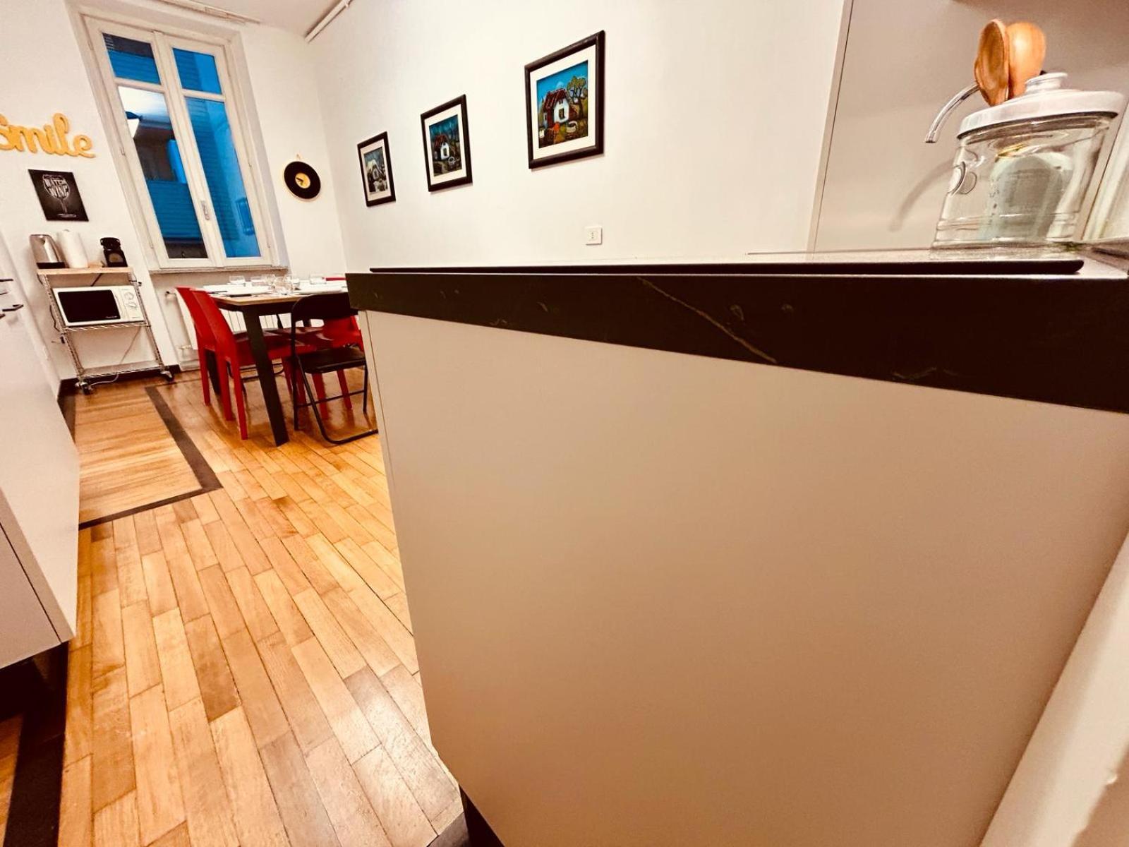 Kibilu - Via Medaglie D'Oro Centro Citta Con Parcheggio Lägenhet Varese Exteriör bild