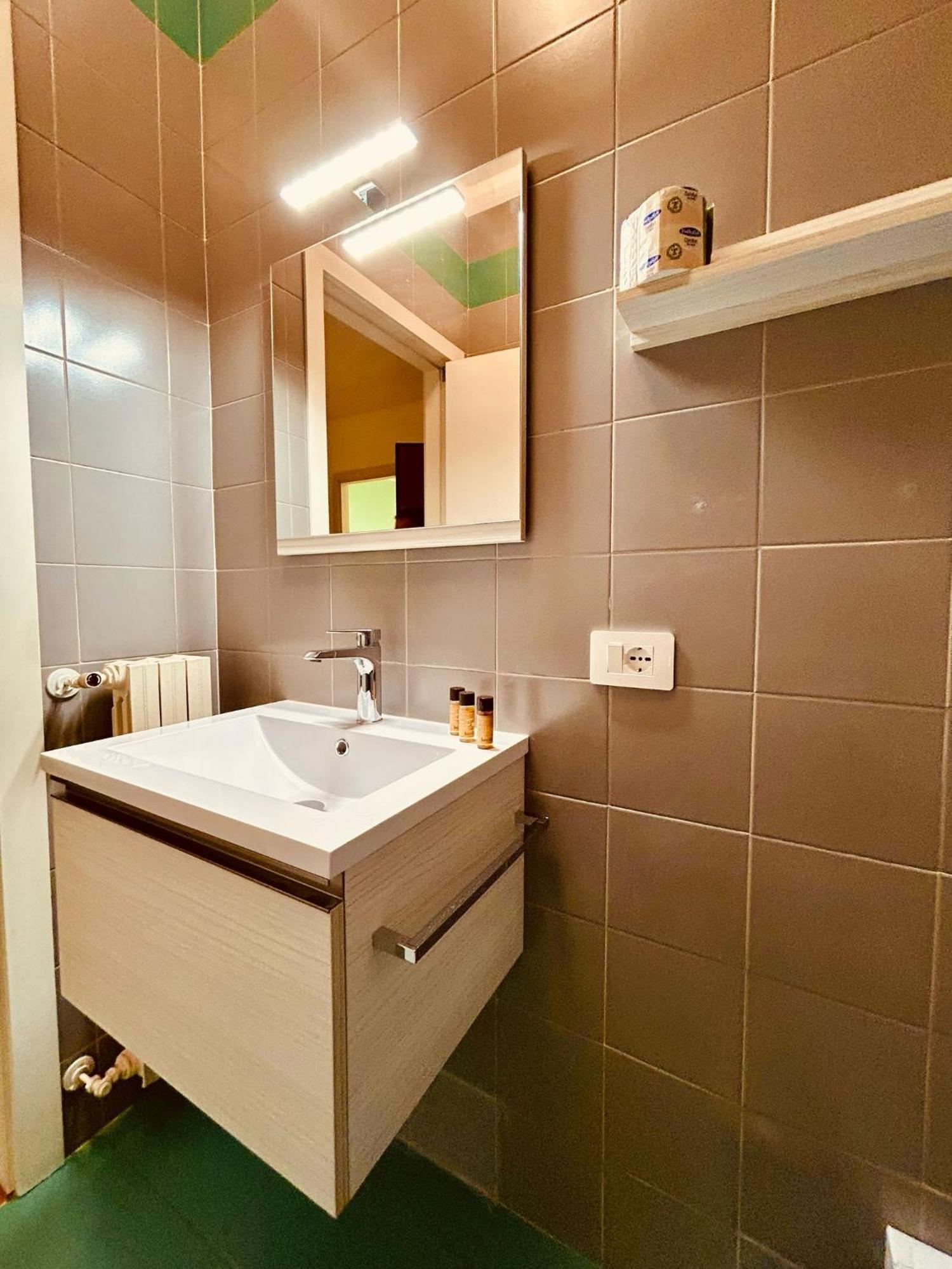 Kibilu - Via Medaglie D'Oro Centro Citta Con Parcheggio Lägenhet Varese Exteriör bild